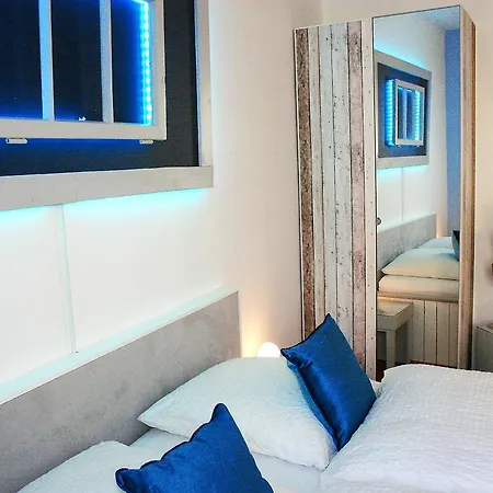 Boutique Little Venezia Hotell 3*